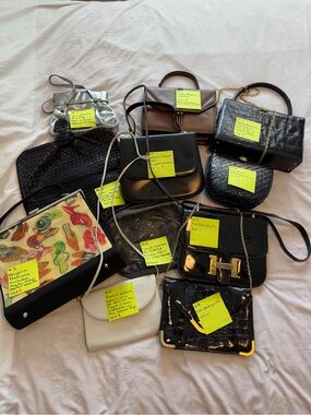Vintage bundAssorted Women's Black Leather Shoulder Bag - Classic Crossbody